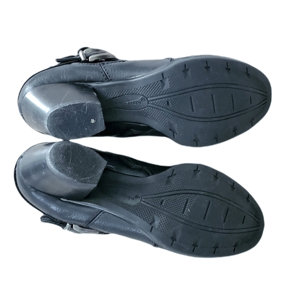 Baretraps Cute Black ankle boot with double side buckle. - Picture 6 of 8